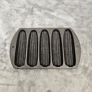 Lodge Cast Iron Cornstick Pan 527C2 USA 5 Slot Cornbread Mold Baking Tray